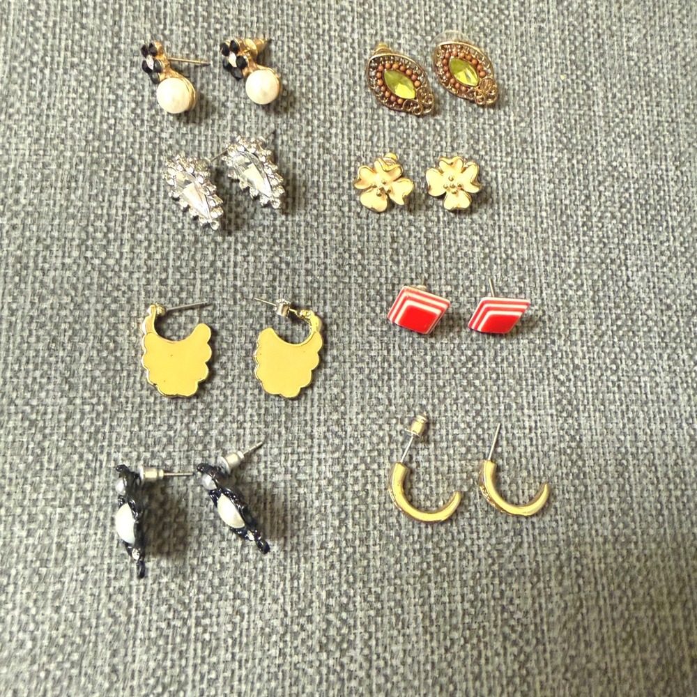 Assorted Fashion Earring Lot 8 Pairs Gold Tone Silver Tone Faux Pearl Rhinestone